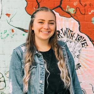 Meet your Posher, Emilee